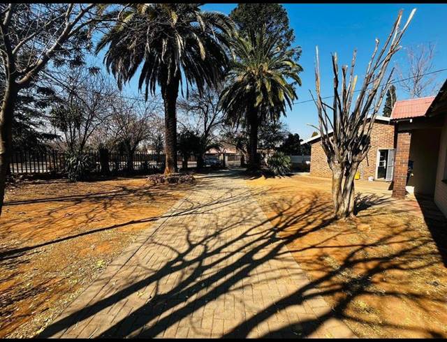 5 BEDROOM HOUSE FOR SALE IN DRIE RIVIERE